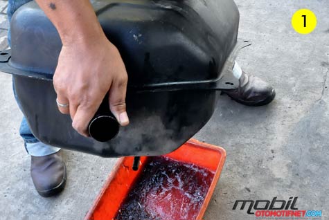 shopanddrive's tweet image. Jangan Biasakan Tangki Bensin Terisi Seperempat.

Berikut ini ulasannya: j.mp/1t61lQL

#SnDInfo #SnDTips #TipsOtomotif #InfoOtomotif