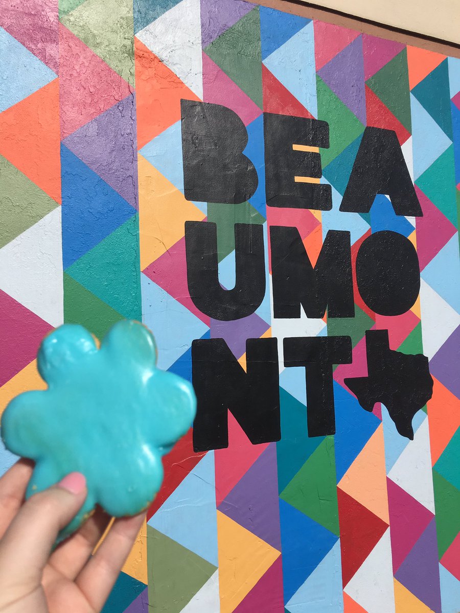 VisitBeaumontTX's tweet photo. I scream, you scream, we all scream for...SUGAR COOKIES! Get a FREE sugar cookie from @RaosBakery for #NationalSugarCookieDay with any purchase. 👏 #eatbmt #bmttx https://t.co/PFfEXU1AF6