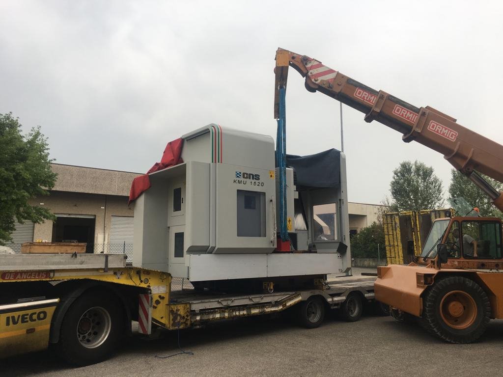 CNSmachinetools's tweet photo. Centro di lavoro verticale a #5assi #KMU1520 #CNS #CNSTrading https://t.co/0gl3ulRiT3