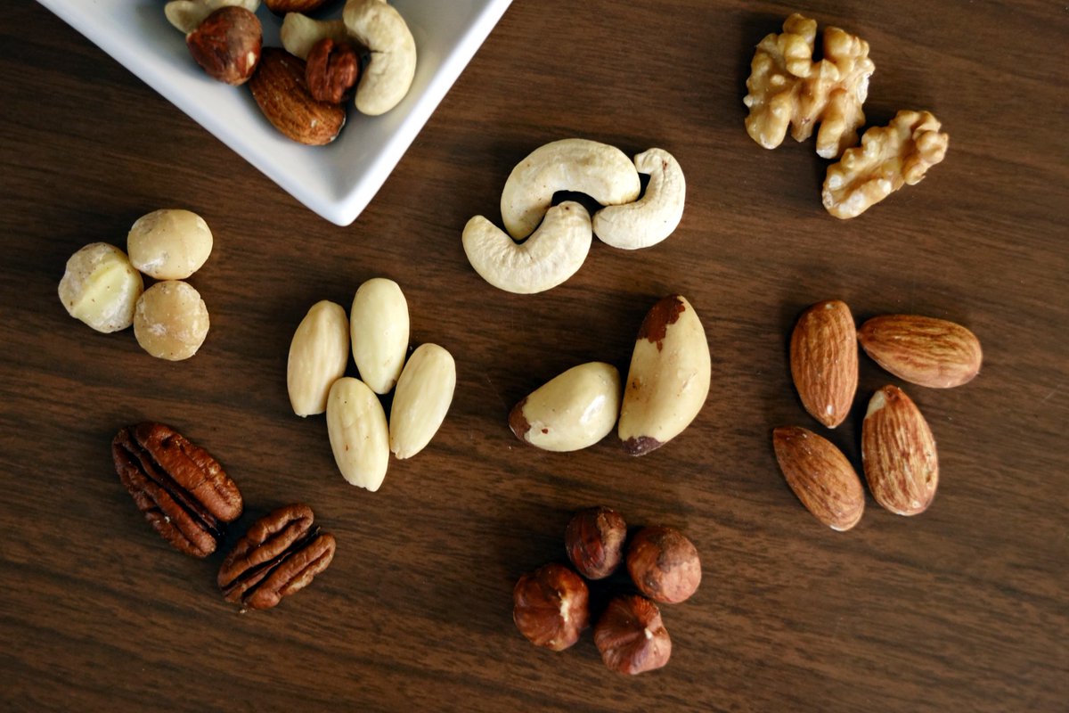 HealthyDoors's tweet photo. Lots of people have misconception about Nuts. They are actually one of the best sources of Healthy Fats, excellent for your heart health. Rich in omega-3 fatty acids, protein and fiber, they should be a definite addition to your diet. #HealthyFats #Nuts #HealthyDoors https://t.co/Ek8kHu66qo