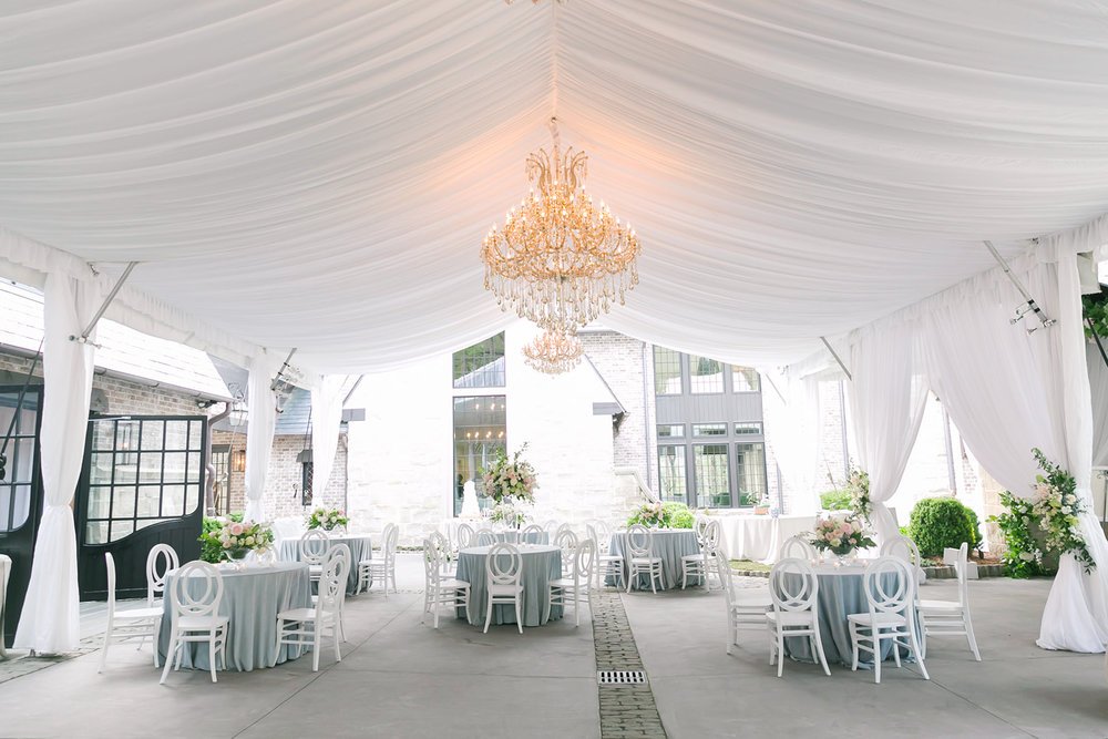 Love! <a href="/handleybreaux/">Handley McCrory</a> designed an elegant wedding at this bride's family home, and being part of their creative team was such a joy! Check out this blog to see more breathtaking photos >> bit.ly/2FZIAzr (Alisha Crossley Photography) #Bham #realwedding