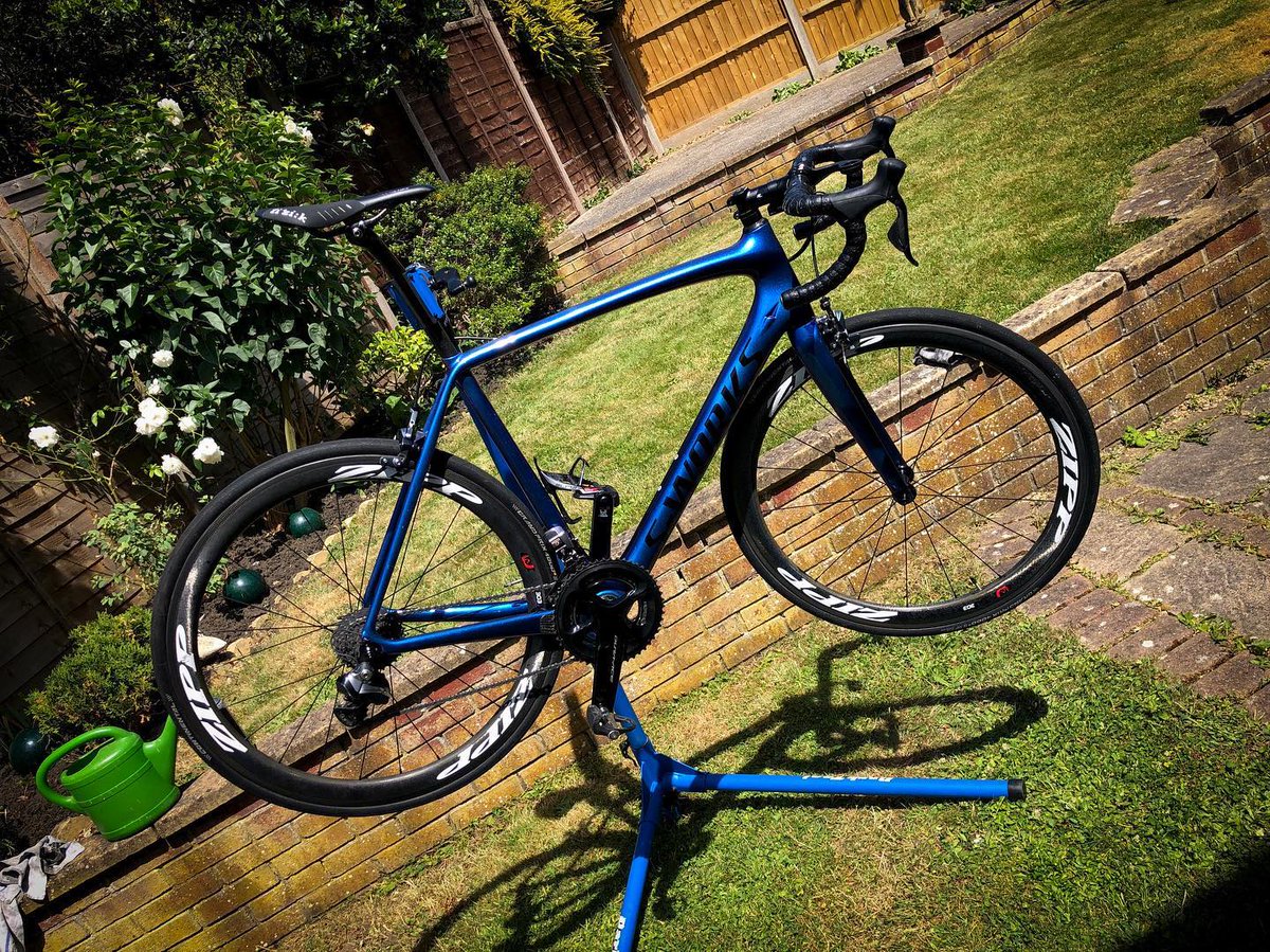 labyrinthcomps's tweet photo. Today Our Technical Director Jonney Reay heads off to the Alps with our good friend Matthew Williams of Ocean Fire and Security for a mass cycling challenge - first Alpe d'Huez followed by the attempt on Mont Ventoux to completed 3 ascents in a day! Good Luck to you both #cycling https://t.co/uTN5IoiA9p