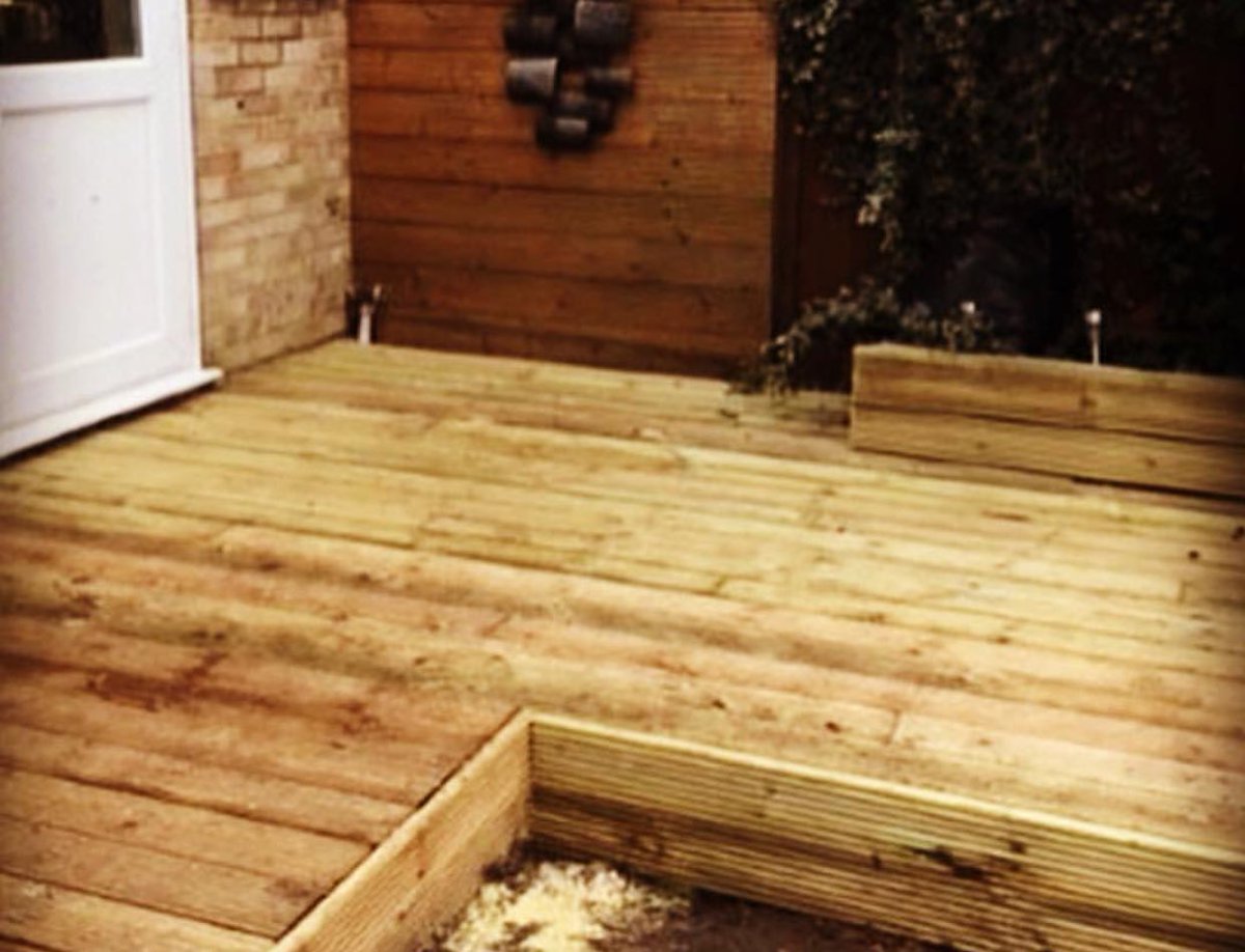 HartleyCServLtd's tweet photo. Enjoying the sunshine ? Wishing you had somewhere to sit or bbq ? #decking #design #install @HartleyCServLtd we can #adapt your area #largeorsmall for #alfresco #dining #chilling #relaxation #workingwithwood #nationwide #callus #sitevisit #focquotes #professional #heretohelp https://t.co/ZGMCdG08VE