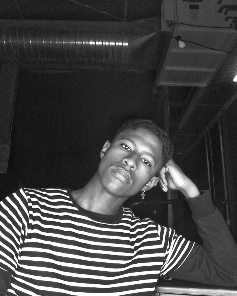 LundiPretorius1's tweet photo. Fell in Luv https://t.co/zW0YWm8YkN