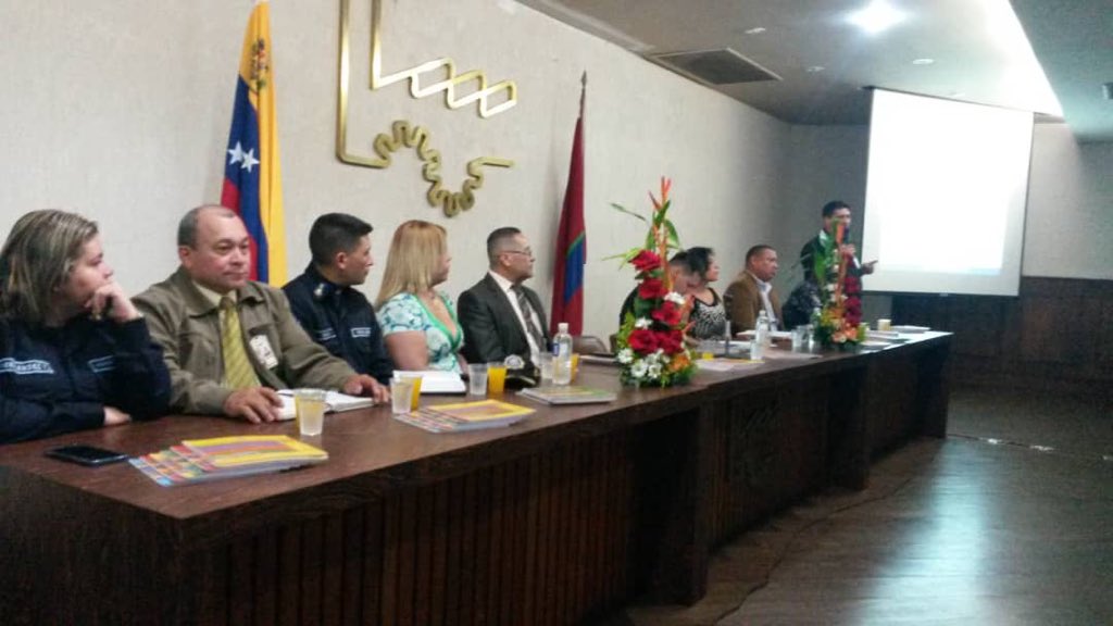 SistemaCarabobo's tweet photo. #AlMomento Nuestro director @ninja499 de  #cefosiem presente en 4to Congreso Regional de Seguridad Ciudadana organizado por @UnesCarabobo desde  Auditorio  de la Cámara de Industriales del estado Carabobo #9Jul @CaraboboGB @pedrovecicpc https://t.co/3Ho69dM5sz