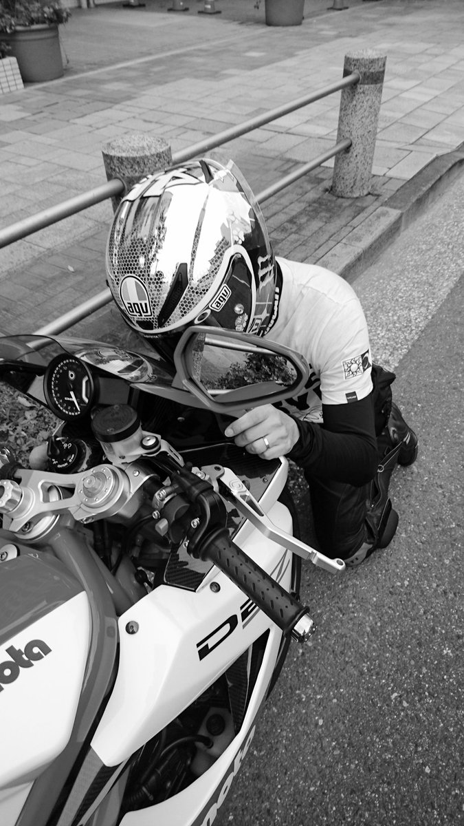 ojizou8's tweet photo. 隊長に撮ってもらったヤツ。
今となれば笑い話やなぁ^_^ #VE46 #agv https://t.co/fhZLjXarNH