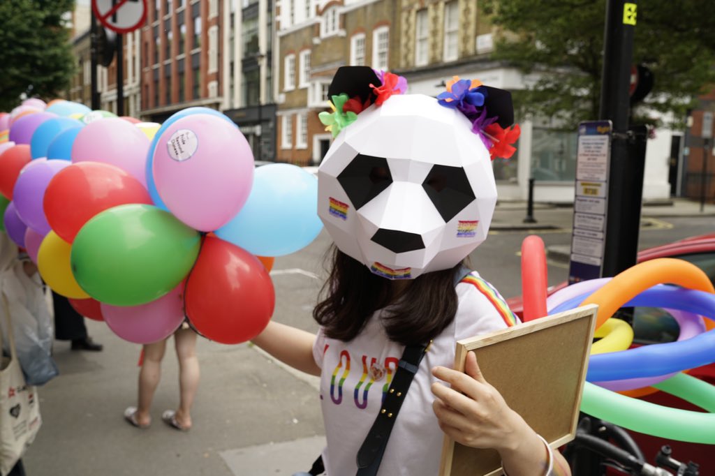 QplusCN's tweet photo. Panda knows the world is COLOURFUL. 🐼🌈
@PrideInLondon 
#prideinlondon #prideinlondon2019 #pride2019 #pride https://t.co/qCw8nOqeWK