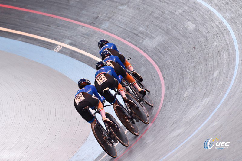 Federciclismo's tweet photo. Mattinata di qualifiche a #Gand per #EuroTrack19 
#Guazzini in finale per 🥇contro 🇩🇪 e #Cavalli per 🥉contro 🇷🇺 nell'Ins. Ind. U23 - Al maschile #Milan 5°, #Giordani 14°
#Quartetti: domani 1' round ragazze JRS 🇮🇹 vs 🇷🇺per l'accesso alla finale, sesto tempo per i ragazzi JRS https://t.co/hHLVp3DMvj