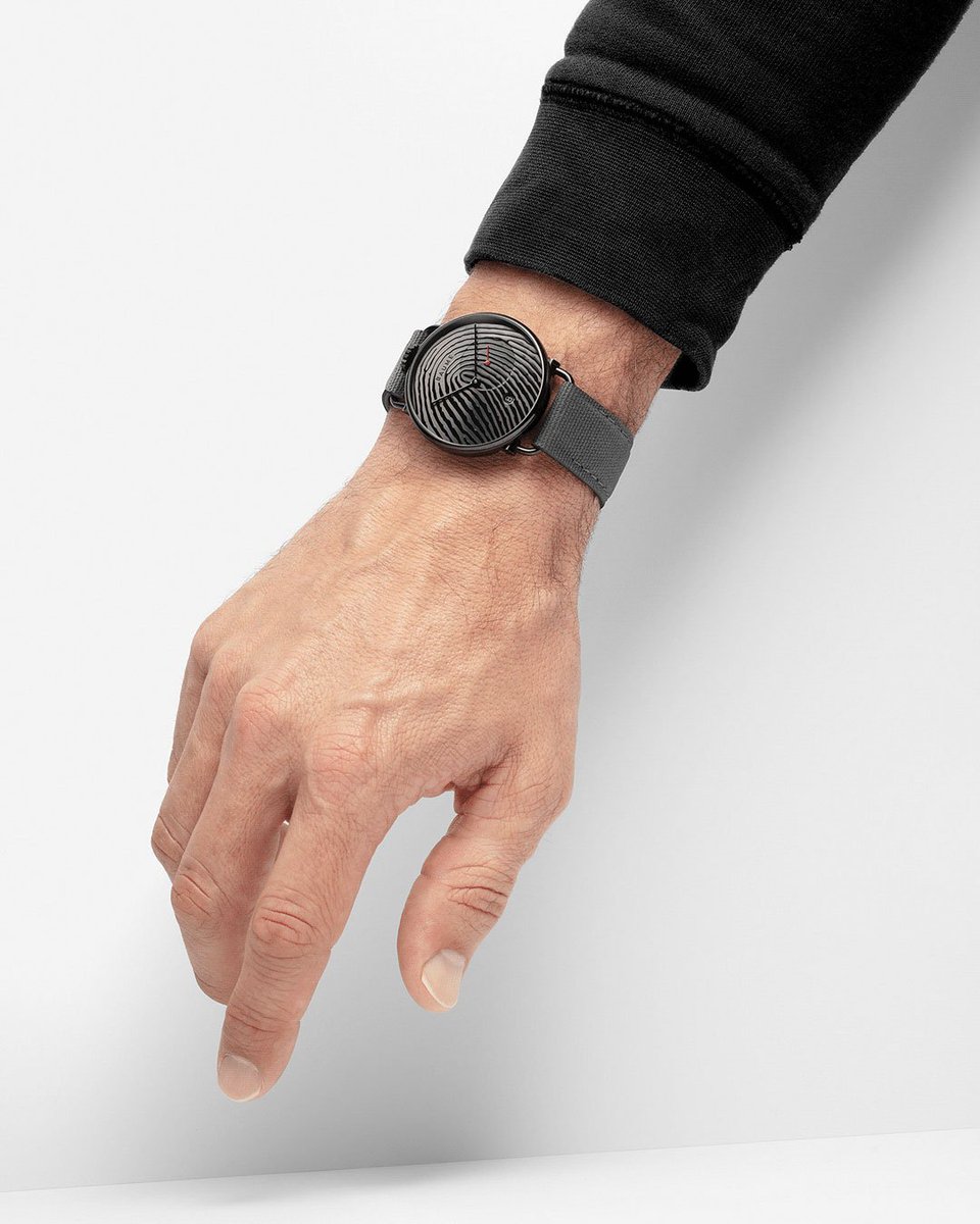 “From the beginning, it was an obvious and natural choice to collaborate with BAUME. The watch design and the brand concept correspond perfectly with the customers we have chosen.” - Olivier Breton, founder of <a href="/nousparisstore/">nous</a> #baume #baumexnous
