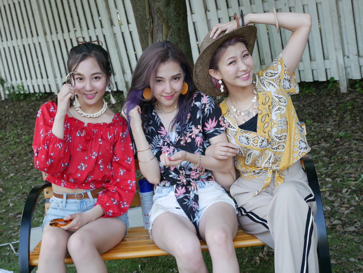 hanaminamino's tweet image. 皆さま
遂に明日の7/10は！！
『En-Dolphin』リリース日です！！

是非是非チェックしてください😊

明日は思い出の場所。
MBSちゃやまちプラザステージにて✨
19時からリリースイベントです🌸

エンドルフィンをゲットして
私達と一緒に最高の夏にしましょう❤️🌈

#Re_Complex #リーコン
#4thsingle