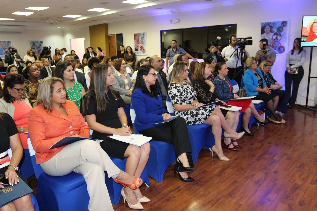 Senniaf's tweet photo. Directora General Sara Rodríguez en compañía de la subdirectora Carla García participan de la primera Jornada de Actualización "Una mirada a los derechos de los niños, niñas y adolescentes en Panamá y en la región frente a los ODS. https://t.co/kI4c1MSvuu