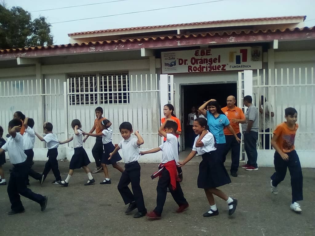 DIVISION CEUP ZEZ on X: "La Coord. De Comunidades Educativas de la División @ceup_zulia en conjunto con @PCMaracaibo realiza Simulacro de desalojo en la EBE Orangel Rodríguez (Red Macbo 7) en el
