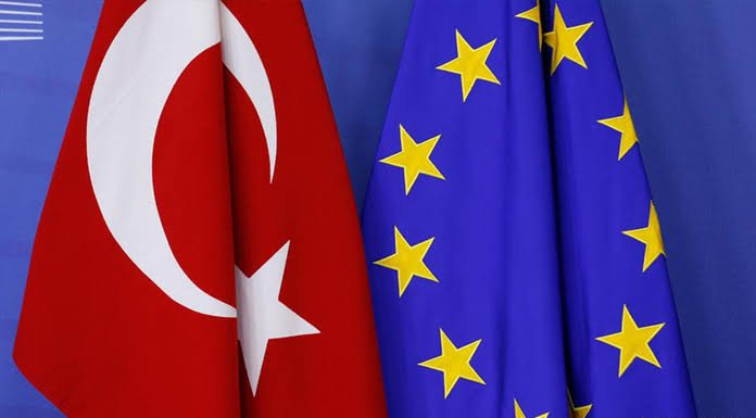 tezatnews's tweet photo. Avrupa Konseyi, Kıbrıs'ta sondaj girişimi nedeniyle Türkiye'ye olası yaptırımları masaya yatırıyor
Avrupa Konseyi Türkiye'nin Akdeniz'deki sondaj girişimlerine yönelik olası yaptırımları görüşmek için Çarşamba günü COREPER düzeyinde toplanıyor.
#EuropeanUnion #TurkeySanction https://t.co/9qZGg1qAe8