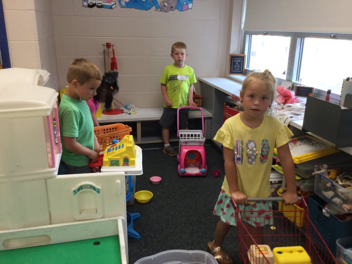 WilliamsonBhmsd's tweet photo. Literacy Centers during Kindergarten Countdown! https://t.co/75BLw9NiKD