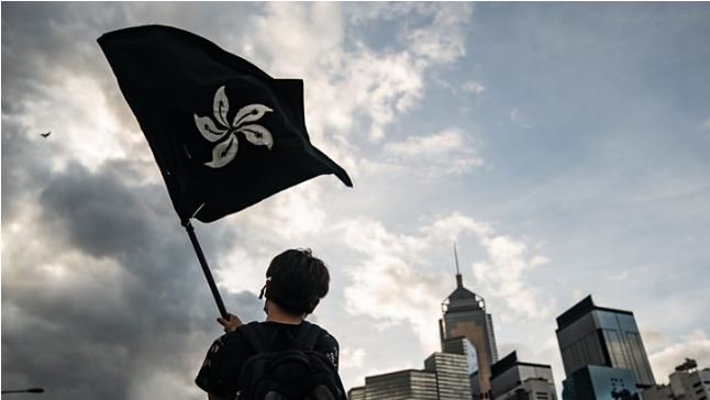 BruceQiu3's tweet photo. 面对盘踞在北方大陆的红色巨龙，面对武装到牙齿的镇压机器，两百万港人整整抗争了一个月！今天终于以北京退让，林郑低头告终！新港陆台四大华人世界里，香港人的骨头是最硬的！！ https://t.co/BiNVwwxxkA