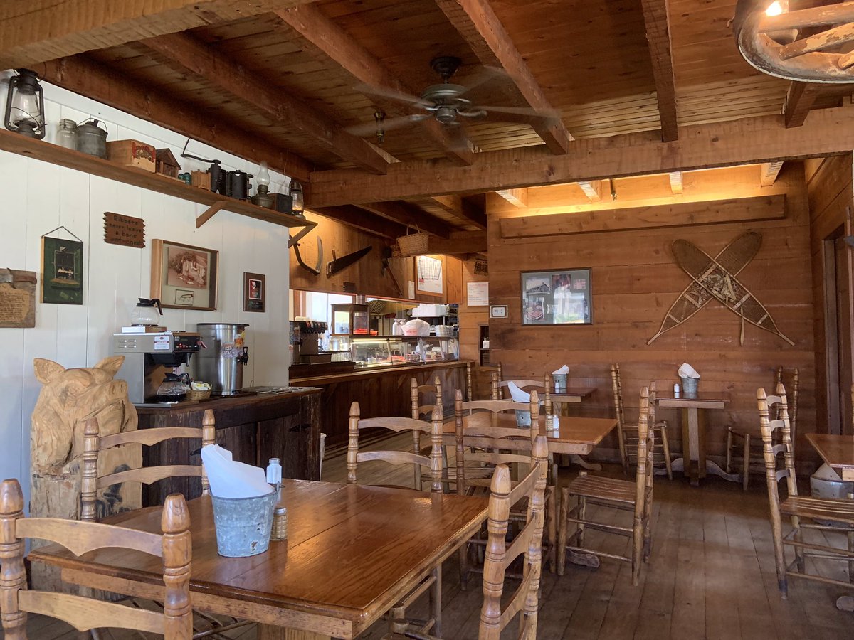 BackroadsStaff's tweet photo. Mark C. visited Bowieโs BBQ in Brookhaven, MS yesterday and thoroughly enjoyed ribs, brisket, sausage, catfish, chicken with all the trimmings. โIt was some of the best fish I have ever had in addition to everything else being amazing!โ
#bowiebarbecue #brookhavenms #foodie #bbq https://t.co/xuxhYdxe6i