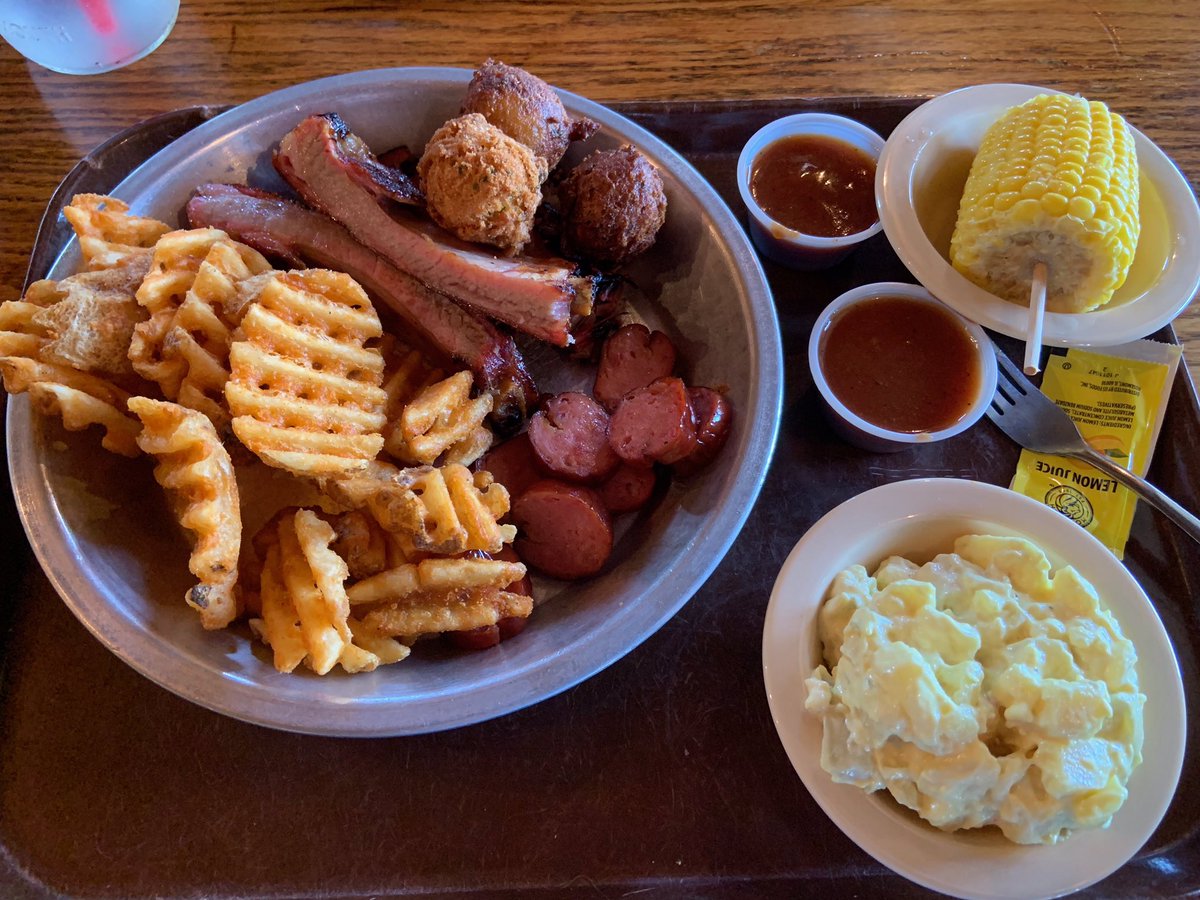 BackroadsStaff's tweet photo. Mark C. visited Bowieโs BBQ in Brookhaven, MS yesterday and thoroughly enjoyed ribs, brisket, sausage, catfish, chicken with all the trimmings. โIt was some of the best fish I have ever had in addition to everything else being amazing!โ
#bowiebarbecue #brookhavenms #foodie #bbq https://t.co/jlnjWG4O5C