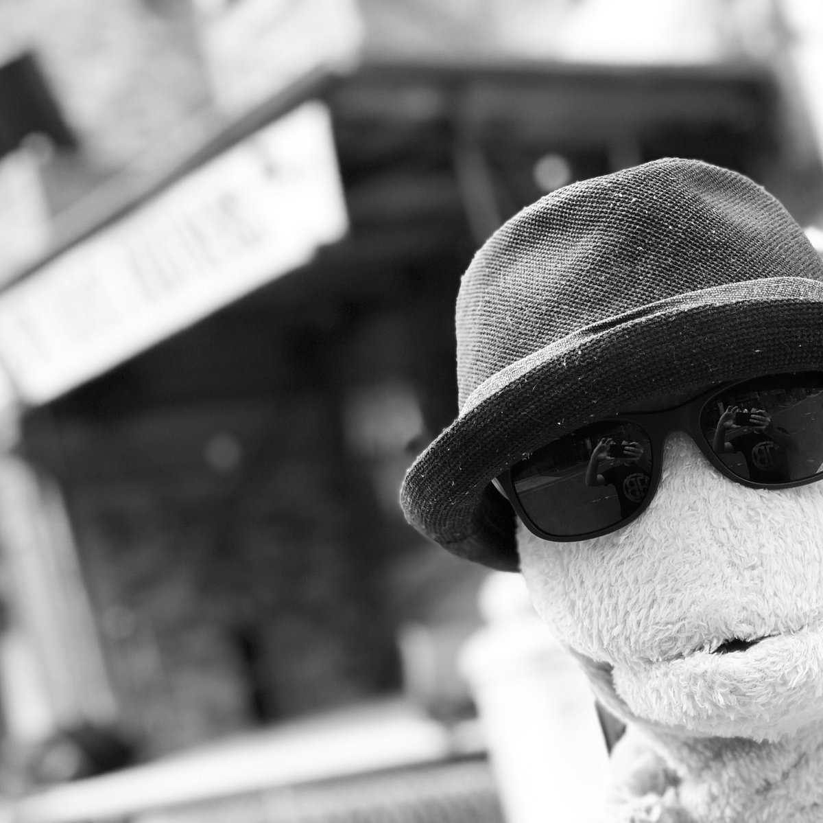 BossCodey's tweet photo. Boss tries to blend.
#bosscodey #puppets #puppetry #defunctland #muppets #jimhenson #wilkinscoffee #commercials #parody #homage #universalstudios #bluesbrothers https://t.co/Q7nV9FaK1o