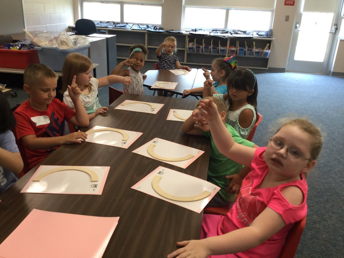 WilliamsonBhmsd's tweet photo. Making letters B and C. https://t.co/biHxuLlGkG