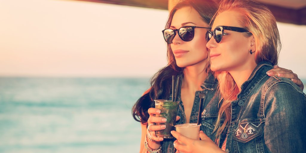 Cuando por fin se llega ese tan esperado viaje a la playa con tu mejor amiga. 🙌🤩
#CosasQueMeEmocionan  #FelizMartes