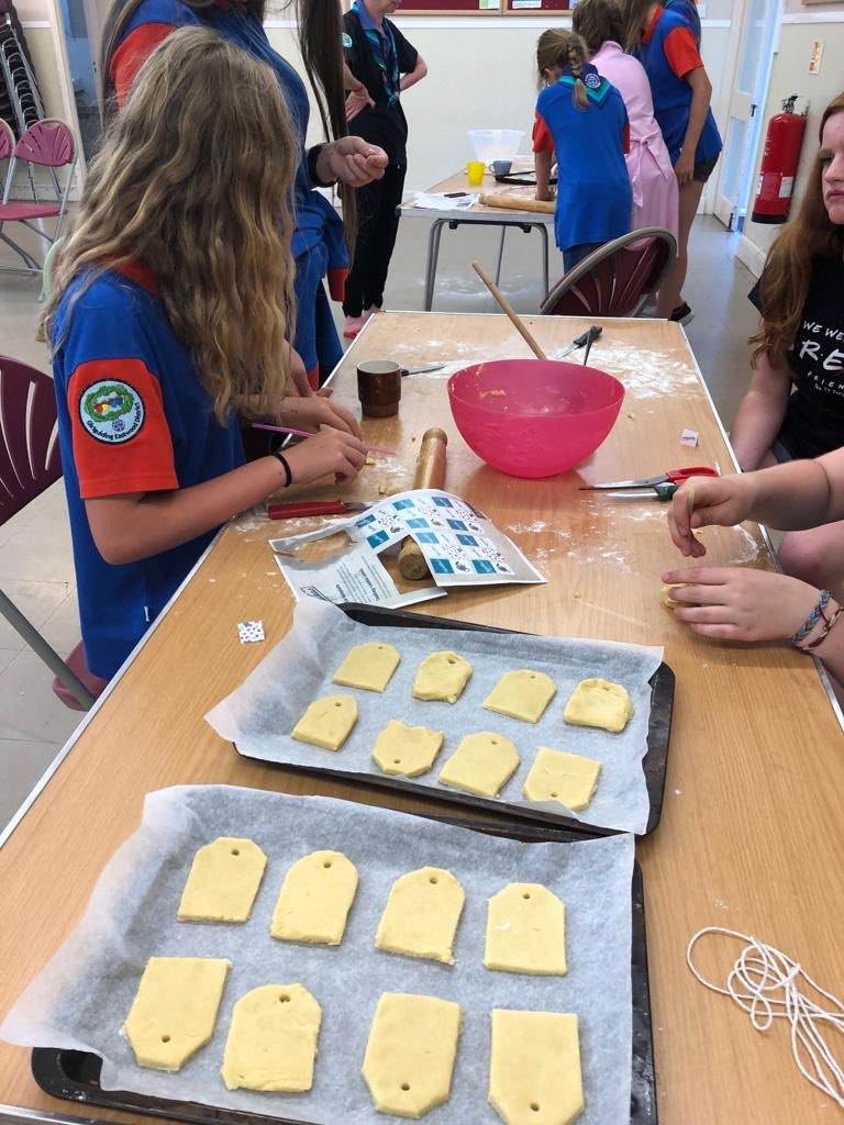 EastwoodGG's tweet photo. Brownies and #Guides taking part in #equaliteas last week. @gguidinganglia https://t.co/VhueGwzkJi