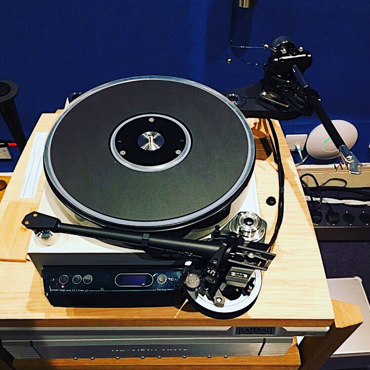 OxfordAudio's tweet photo. Featuring our fantastic Air Force V turntable! The vacuum system coupled with the rpm locking system make this one of the most accurately pitched turntables in the world!
-
-
-
-
-
-
-
-
-
-
#turntable #records #vinyl #music #hifi #analog #highendaudio #highfidelity #recordplaye https://t.co/cefuqtV5fT