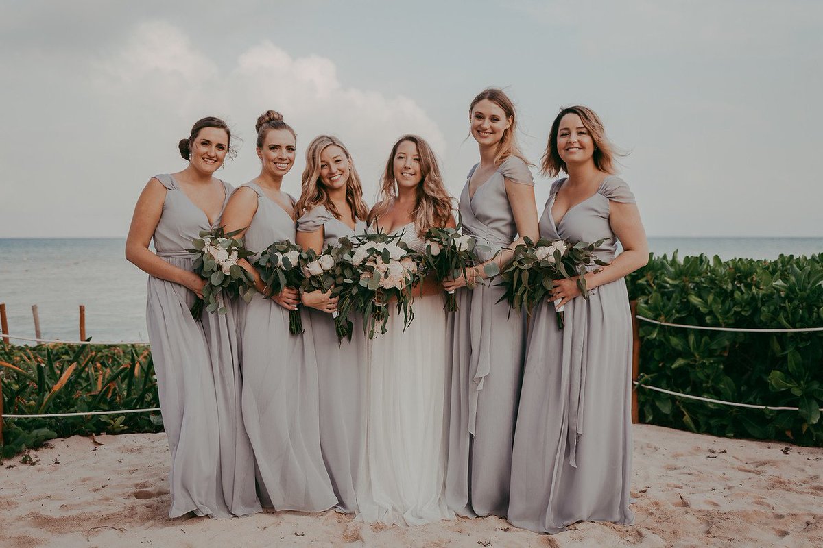 Shop_BridesMade's tweet photo. Brittany chose to use BridesMade for the ease of renting her bridesmaid dresses in the colour she wanted!

How gorgeous does her bridal party look in our Wedding Bell Silver Wrap dress!?

#RealWedding https://t.co/1n8dzAxfUb