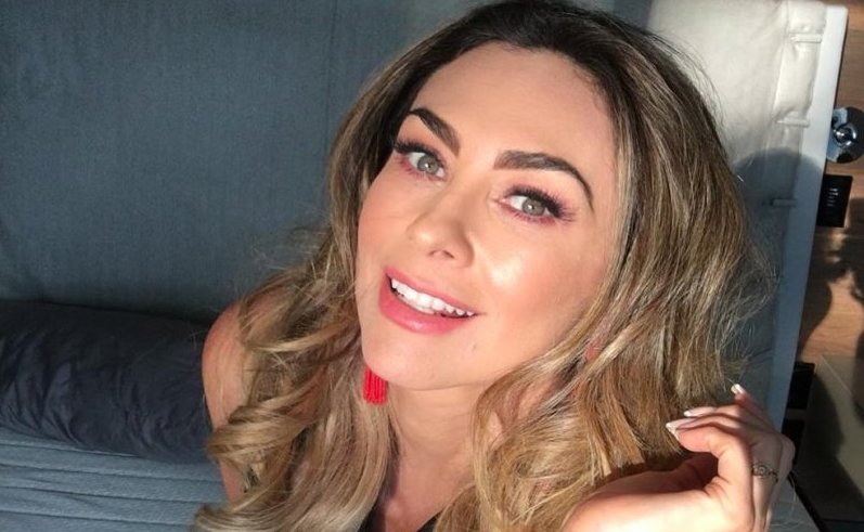 Quien's tweet photo. Aracely Arámbula aceptó el #quepocachallenge, ¿tendrá dedicatoria para Luis Miguel? 🤔 #LuisMiguel #AracelyArámbula https://t.co/ZWAD6oO3Lm https://t.co/yKAi5b7H9U