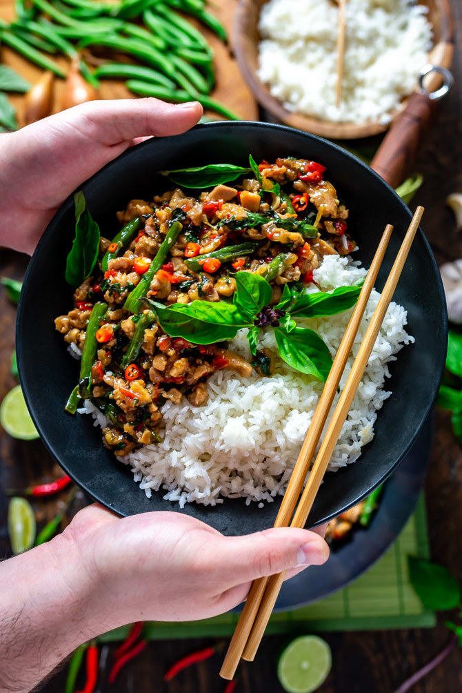 KitchenKapers's tweet photo. Did someone say weeknight meal? First up on @BuzzFeed's list of 15-minute meals is @HostTheToast's Thai Basil Chicken: https://t.co/IORgu4M6sw #easyrecipes #Cooking #foodblog https://t.co/99RFnaNqXc