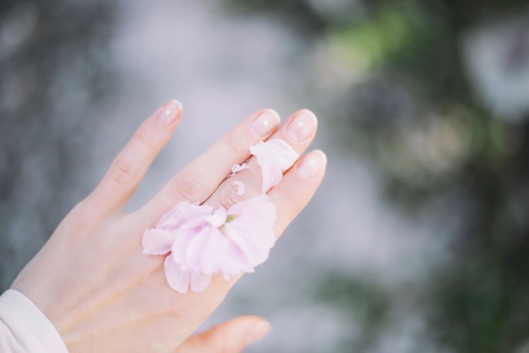 NailsExpressUSA's tweet photo. #Tip: Clean your nails! You must have clean, dry #nails in order for #nailpolish to adhere correctly. After buffing your nail, use a lint free wipe soaked with 91% alcohol to cleanse any extra debris. Clean all the way to the cuticle and around the sides✨

#nailsexpress #sunmini https://t.co/3VD6DKkzdL
