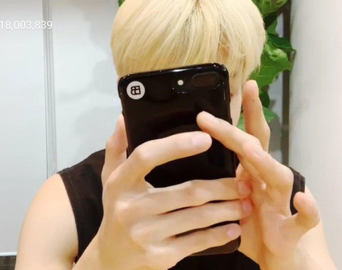 𝘗𝘢𝘦𝘤𝘩𝘹𝘻 🍊◞♡ tweet media