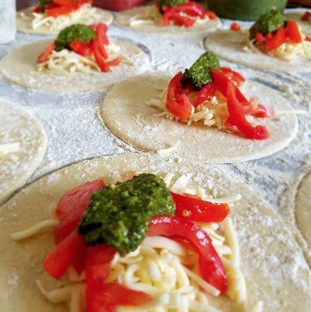 No better summer snack! How many of these tomato, basil and mozzarella pies from <a href="/Panburys/">Panbury's</a> could you eat? 🍅 #themunicipalmarket ⁠
.⁠
.⁠
.⁠
.⁠
.⁠
#thecurbmarket #sweetauburncurbmarket #downtownatlanta #downtownatl #edgewoodatl #discoveratl #atlantacollective #chooseatl #b…