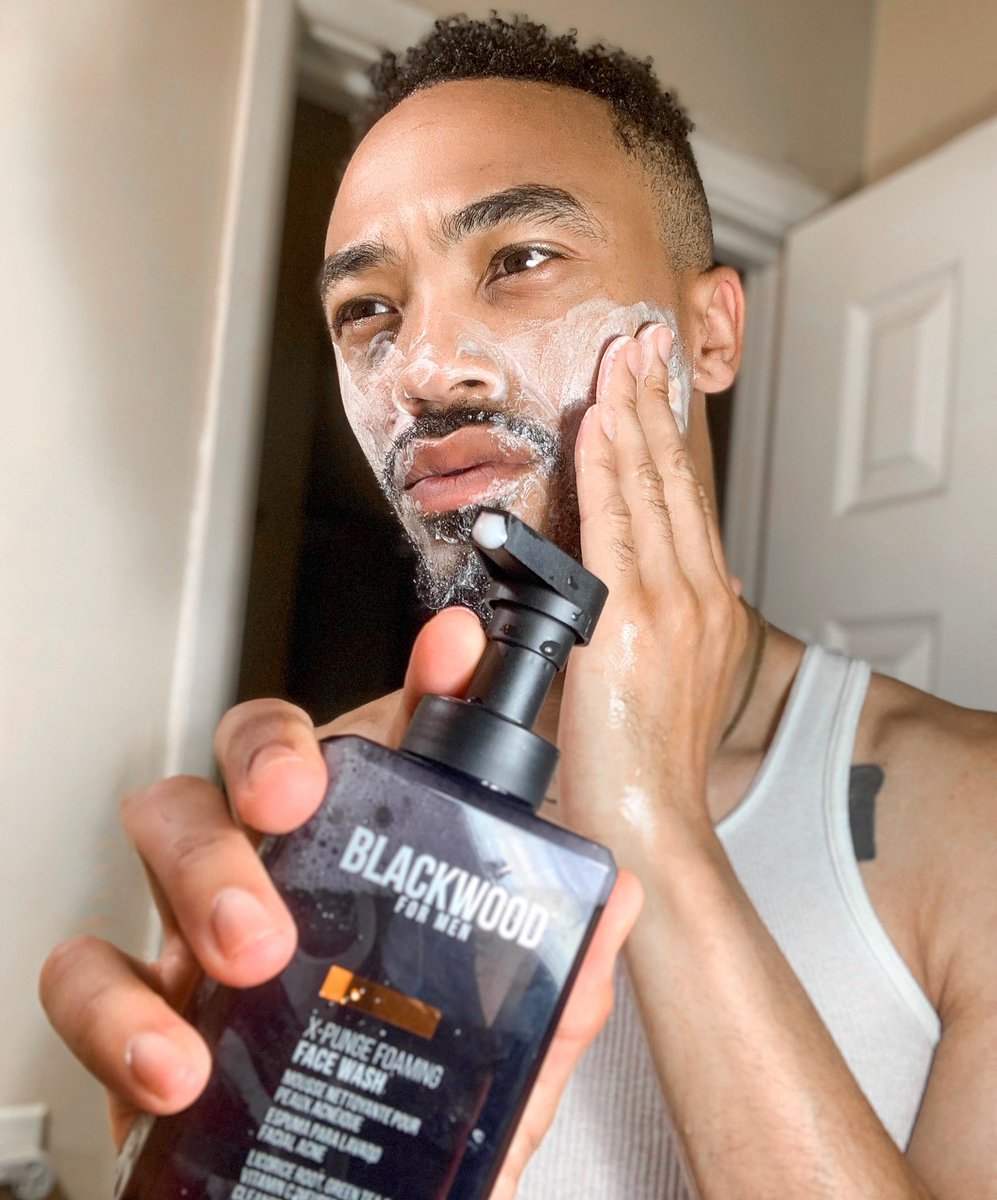 FASHIONwasted's tweet image. After these awesome weeks of traveling I’m finally home, I can relax and properly do some self-care. Thank you @blackwoodformen for gifting me these grooming products. They make my skin feel sooooo smooth and soft! #blackwoodformen #cleanserestoreprotect #blackwood