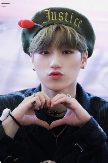 Peach_Xbx's tweet photo. @ATEEZofficial Feliz cumpleaños Sani te quiero mucho, plisss nunca mueras, come bien, abrígate o desabrigate no se en que estación estarán sorry por lo tonta jeje pero aquie en Chile esta helao' asies 
SIGUE SIENDO TÚ, NUMCA CAMBIENS MUAC MUCHOS BESOS SE TE QUIERE. 💜💜💜 https://t.co/KQGBZhLWyM