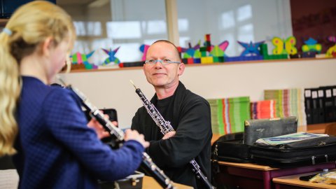 rijnbrink's tweet photo. Wil je na de zomer (weer) aan de slag met cultuuronderwijs? Geef je dan nu op voor een training visieontwikkeling! Deze training op je eigen locatie is gratis voor scholen in Overijssel die in of na 2017 voor het eerst mee deden aan een CMK project. https://t.co/QHl4mVQ3Ku https://t.co/hbNpmXdG7d