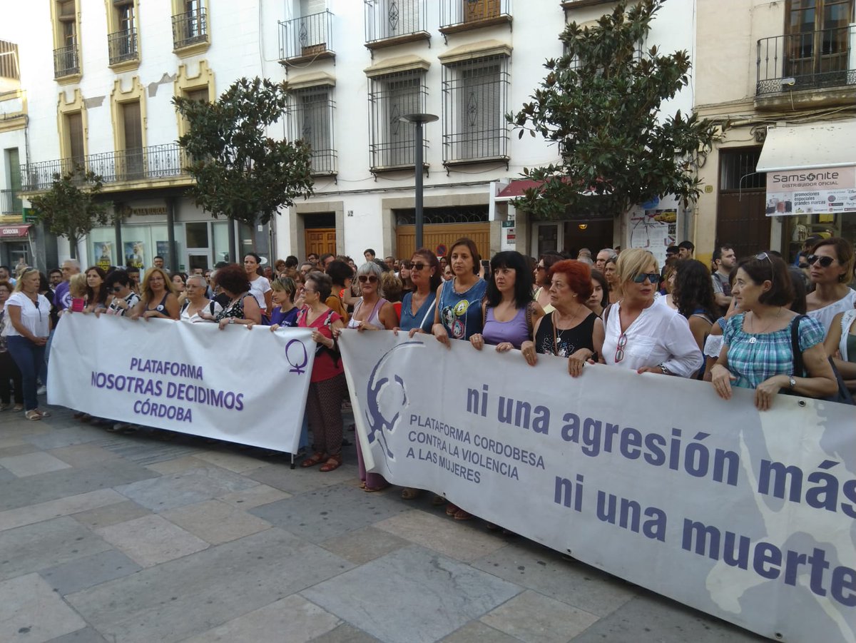 plataforma_co's tweet photo. La Plataforma apoya a la víctima de violación de #Manresa #NoEsAbusoEsViolación #15Minutos #Moderadas #YoSiTeCreo https://t.co/mIKBZDzGRe