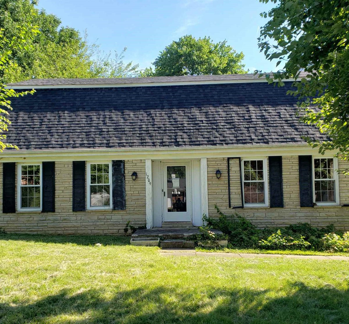 CButlerTeam's tweet image. Congratulations to Mindy Woodward on her NEW LISTING!   4 BR 3 BA, 1209 Glengary Way, Henderson, KY.  Contact Mindy at 812-483-1309 for more information. #NEWLISTING #CharlieButlerTeam #Evansville #RealEstate