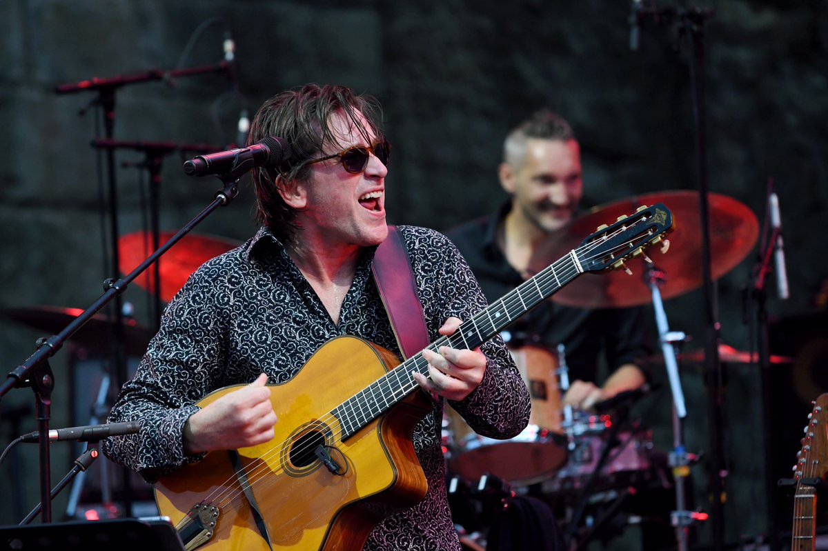 ChantalVitalis1's tweet image. Lunettes noires et.... banane 

#concert #ThomasDutronc