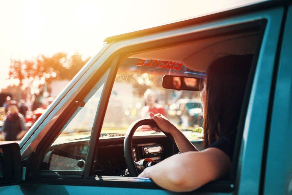 WilmingtonMPO's tweet photo. Be A Looker! Drivers are used to looking left before making a right turn. You should make a habit of also looking right to check for bicyclists and pedestrians approaching from the right. #bealooker #wmpo https://t.co/gxoEOEQ4QV https://t.co/jv4LlHHCKQ