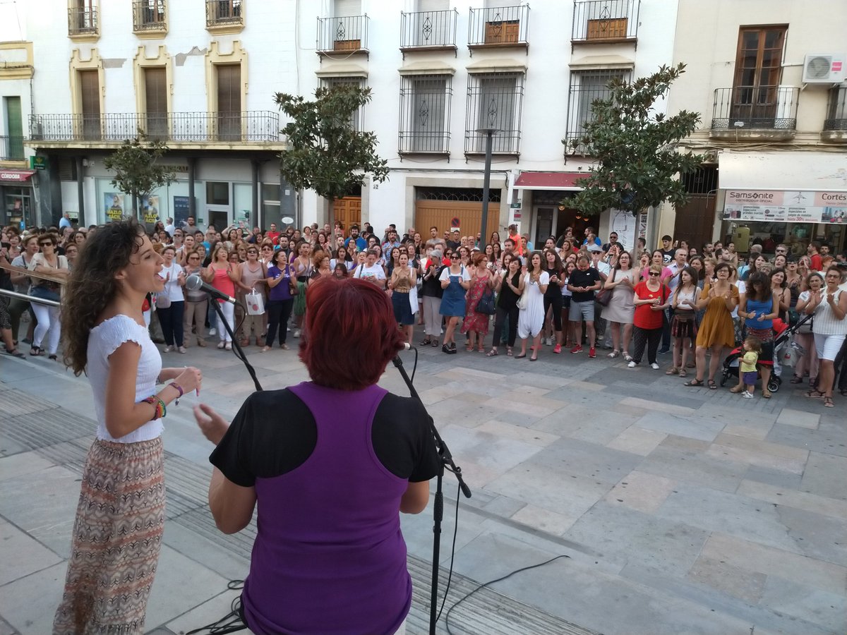 plataforma_co's tweet photo. La Plataforma apoya a la víctima de violación de #Manresa #NoEsAbusoEsViolación #15Minutos #Moderadas #YoSiTeCreo https://t.co/mIKBZDzGRe