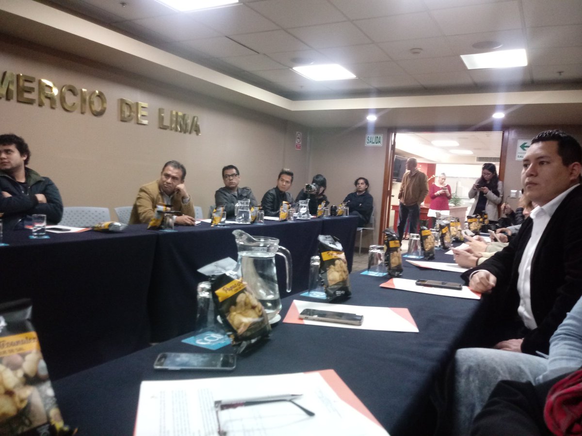 monvalpa's tweet photo. #InkaCrops en conf de prensa. Empresa peruana y familiar con 21 años en el mercado tiene presencia en 19 países. Sus snacks: maiz gigante, chifles, granos andinos, habas, cancha serrana y papas se producen en Huánuco, Ucayali, Lima y Cusco. https://t.co/LTaRPvfObT