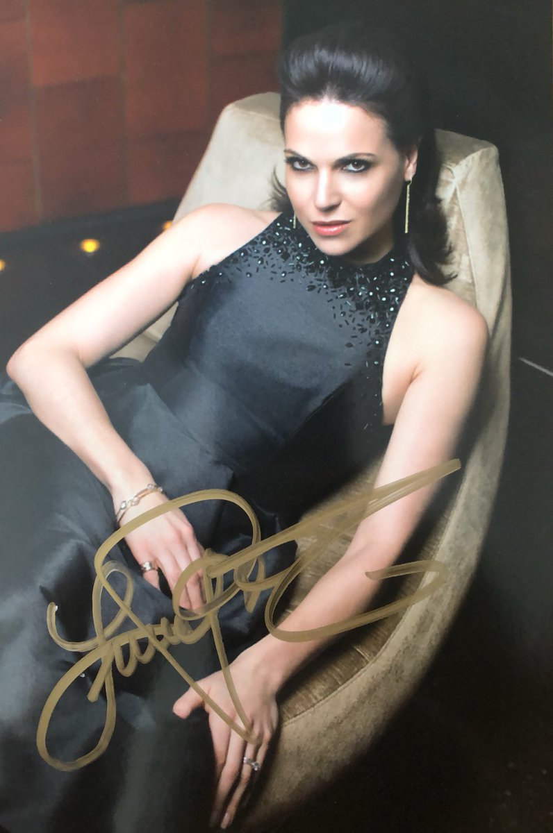 FrConventions's tweet photo. [CONCOURS 5 ANS FRCONVENTIONS] 

À remporter : 1 autographe de Lana Parrilla signé à la #THEC3 ! 
Pour participer : 
- Suivre @FrConventions &amp; @peoplecons ; 
- RT ce tweet ; 

Pour augmenter vos chances suivez notre chaîne YouTube : https://t.co/8LYBYxlyJu

Tirage le 14/07 🥳 https://t.co/7S97sS4kEC