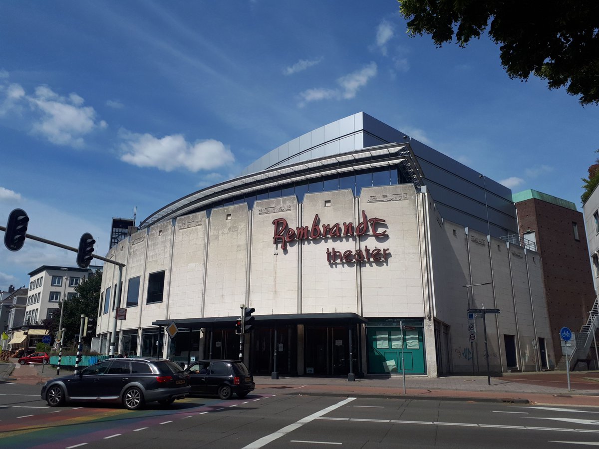 Het Rembrandt Theater in Arnhem staat ruim twee jaar leeg. Sindsdien gebeurt er niets meer in het pand op het Velperplein. Dat is zonde! Heb jij ideeën voor herbestemming van dit iconische gebouw? Laat het weten op ons transformatieplein.  buff.ly/2LLdlf9