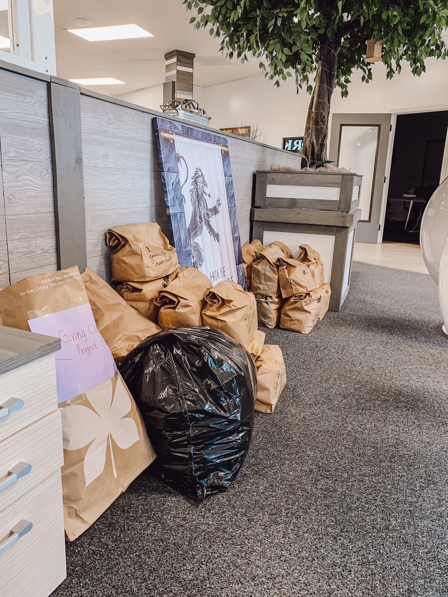 LionShareCowork's tweet photo. Another successful donation for The Giving Closet Project ❤️
Remember we are a drop spot for them. We are looking for gently used clothing for elementary and middle school children.
#thegivingclosetproject #donations #childrenclothes #jax #DUUUVAL #cowork #coworkingspace https://t.co/bWGbDQ9ZOl