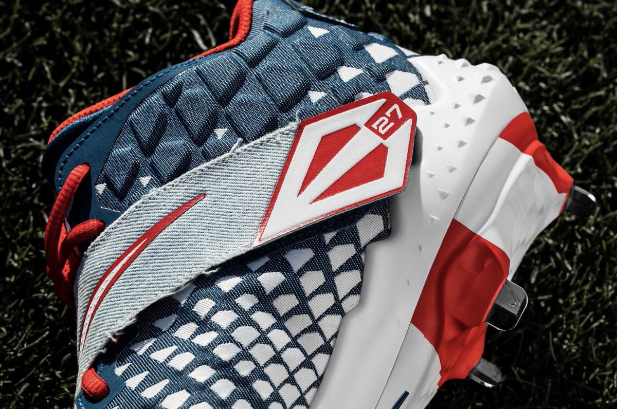 mike trout 2019 cleats