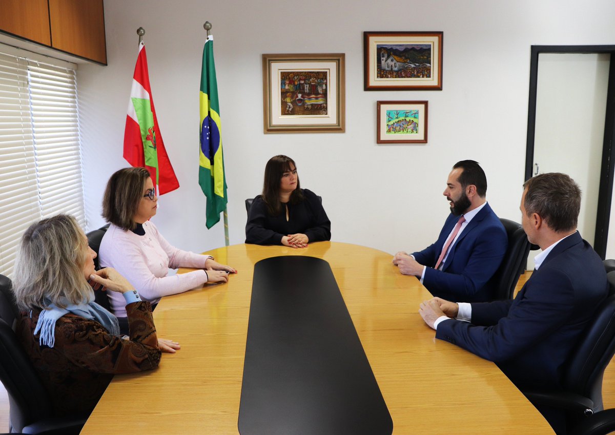 PGE_SC's tweet image. 🤝A #PGESC recebeu visita institucional do procurador-geral de Justiça, Fernando Comin, que completa 90 dias no @mpscnoticias.
Durante o encontro, foi sugerida a criação de grupo de trabalho p/ atuar em pautas como #JudicializaçãoDaSaúde 💉 💊 #GOVSC #SC
👉bit.ly/PGESCMPSC