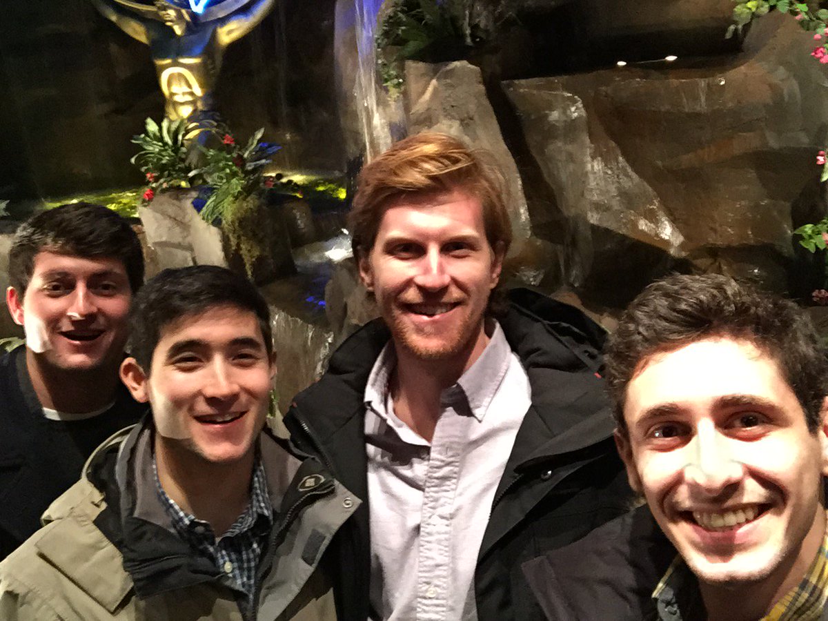 acliebs's tweet photo. @RainForest_Cafe Earlier in the night vs. later in the night. 

@maxzwolan @MDBrandewie https://t.co/4TYRJxYzBW