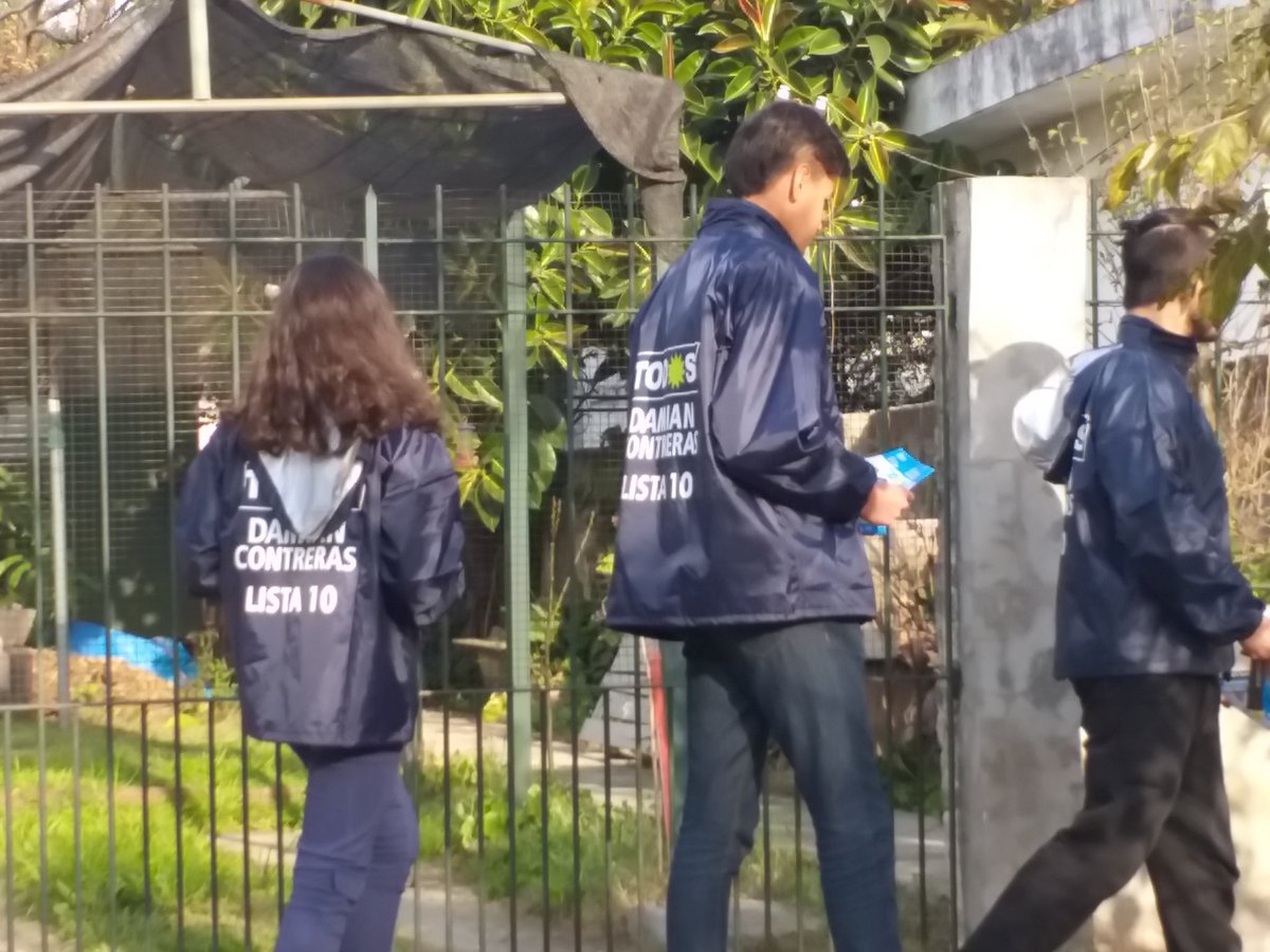 gabyfruszman's tweet photo. En el día de la Patria, seguimos compartiendo nuestras propuestas a los vecinos.
#EnMoreno #TodosSomos #DamianContreras #Intendente #MorenoSur https://t.co/doa9PgoCd1