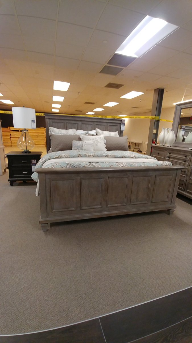 Looking for new furniture! #shoppingselfie #getweets #gesummer