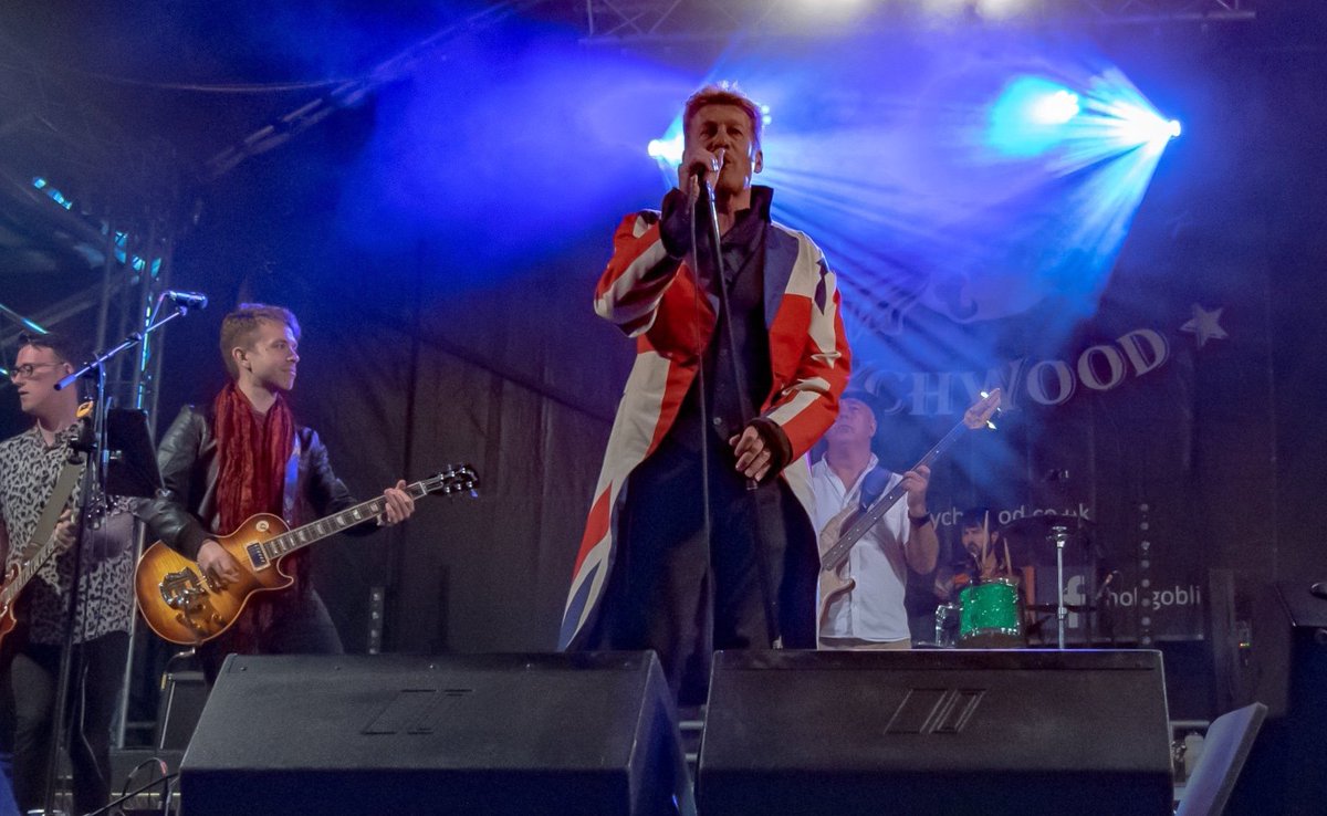 changestwobowi3's tweet photo. If you saw us @WitneyMusicFest 2018 come and see a full two hour show playing live this Friday @FATLILS Get tickets @RaptureWitney or online @WeGotTickets
#bowie #tributeband #fatlils #witney https://t.co/XhdYwXkLtb